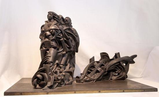 《演进》 俞畅 铜 ，38cm×68cm×38cm ，1994