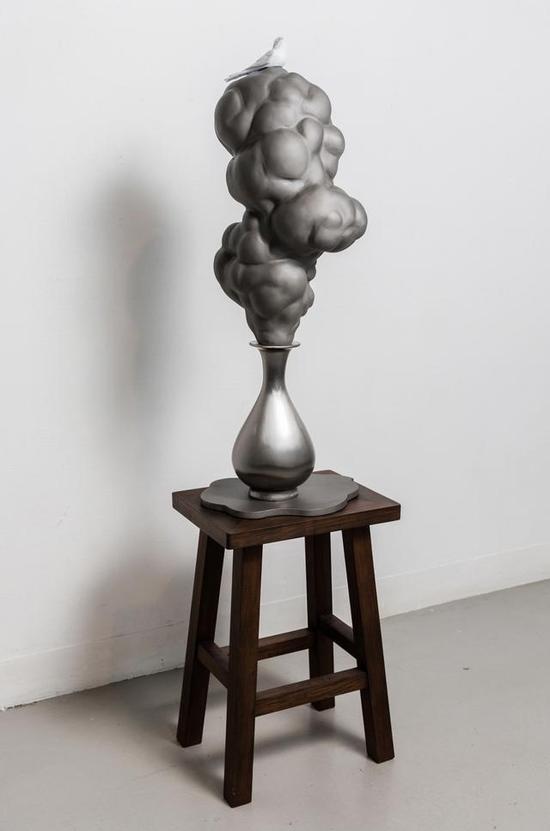 《出神记 · 燕寓》 莫一新

　　不锈钢 ， 102cm×40cm×29cm ，2013