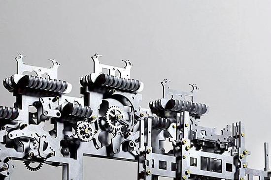 《迷城系列一(局部)》 郑晓雄
综合媒介, 600cm×40cm×160cm , 2014