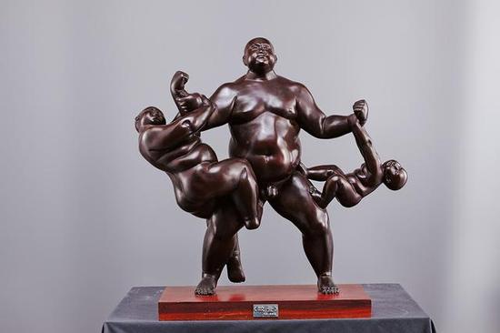 《较量》 黄奔凯
铸铜 , 52cm×28cm×71cm, 2011