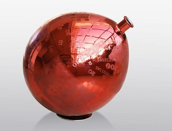 《中国人民 · 气球 》 张海鹏
不锈钢电镀、蚀刻
130cm×130cm×100cm , 2015