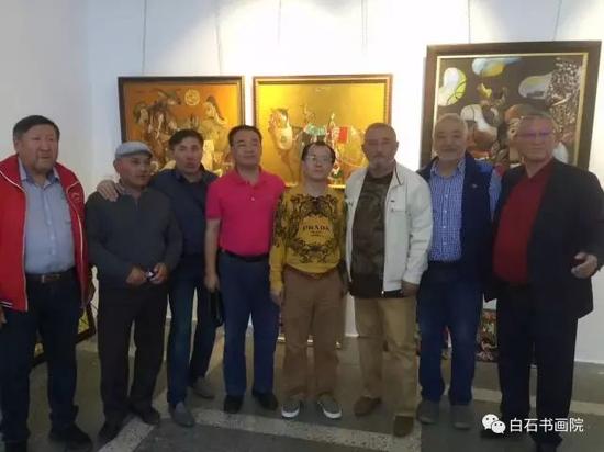 赵岳先生与哈萨克斯坦国家美术协会领导及艺术家在一起
