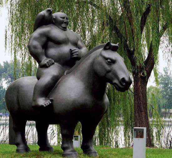▲ 申红飙《钢嘎哈喇》2015 铸铜雕塑 330×350×180 cm