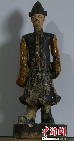 出土文物——陶俑。　贵州考古所 摄