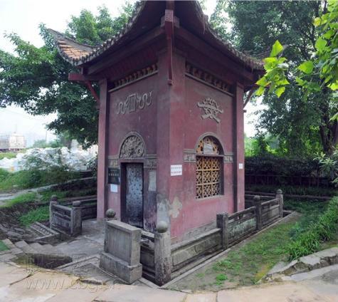 重庆网络广播电视台记者 杜峰