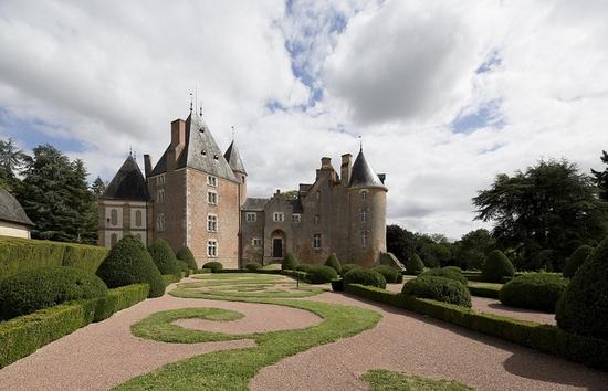 法国豪华城堡1欧元起拍卖 距今已560年历史|城