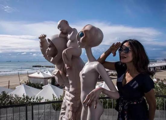 傅榆翔携《移民外星人》获威尼斯电影节卓越艺