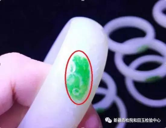 4)和田玉+绿色胶+和田玉拼合。