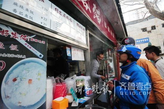 每天都是在最饿的时候光顾快餐店取餐、送餐