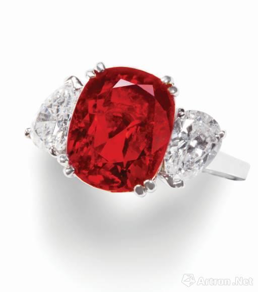 2013 | LOT 2628 7.00克拉缅甸“鸽血红”红宝石配钻石戒指，未经加热 成交价 HKD 10，350，000