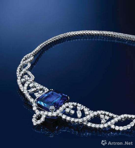 2015 | LOT 3224 宝诗龙设计，91.95克拉缅甸“皇家蓝”蓝宝石配钻石项鍊，未经加热 成交价 HKD 29，500，000