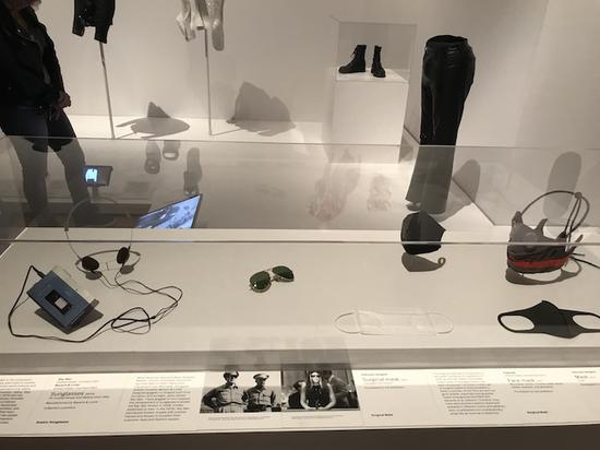 “Items：Is Fashion Modern？（《产品：时尚是现代的吗？》）”展览现场