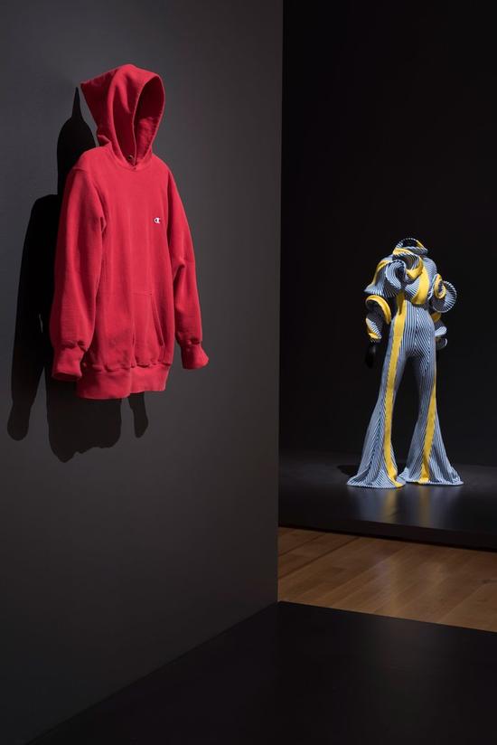 “Items：Is Fashion Modern？（《产品：时尚是现代的吗？》）”展览现场