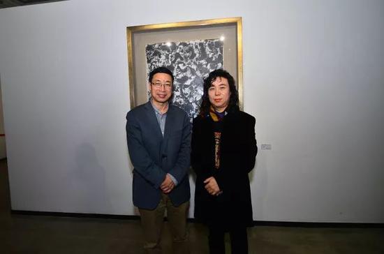 艺术家张芳邨与著名批评家殷双喜先生合影