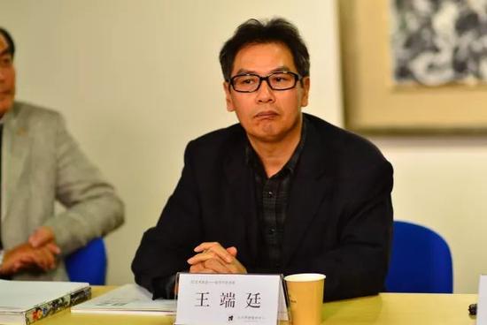 著名艺术批评家、中国艺术研究院研究员、主持人王端廷在研讨会上发言