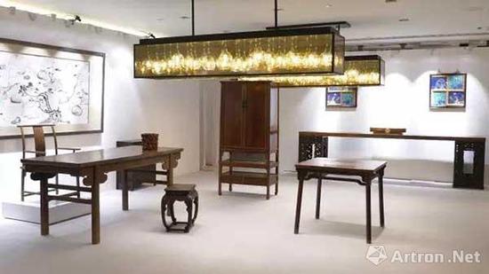 新加坡鲁班庄藏明式家具在香港的展览现场图片