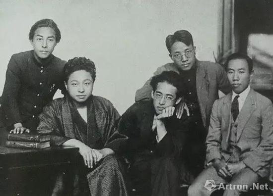 1927年，王道源（左二）与创造社成员摄于日本东京
