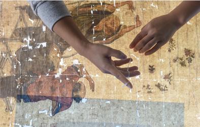 ▲安徽博物院文物科技保护中心书画修复师许良杰在修复古画(10月13日摄)。