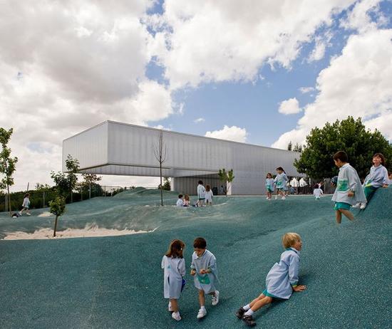 eduardo navadijos、csaba tarsoly作品:colegio mirabal 2005年拍摄于马德里