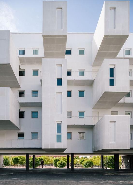 dosmasuno arquitectos作品:102 viviendas en carabanchel EMVS 2008年拍摄于马德里