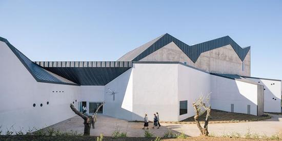 enrique krahe作品:teatro de zafra 2009年拍摄于巴达霍斯