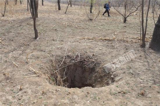 清代大臣孙国玺墓，位于房山区上万村，古墓地表遗存不多，但仍有人在墓地里挖盗洞。