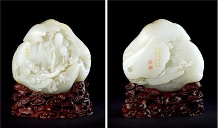 拍品编号2045 　　WHITE JADE ORNAMENT 　　顾永骏、顾铭?和田玉籽料‘人寿年丰’山籽雕