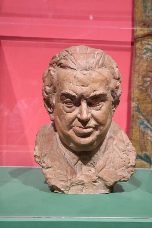 展览中贝里尼的雕像