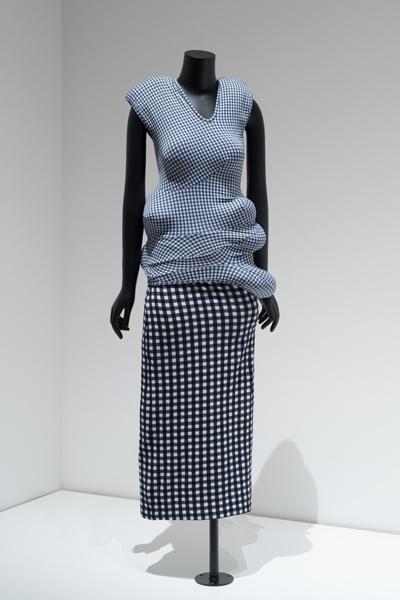 Body Meets Dress – Dress Meets Body, ReiKawakubo (MoMA)