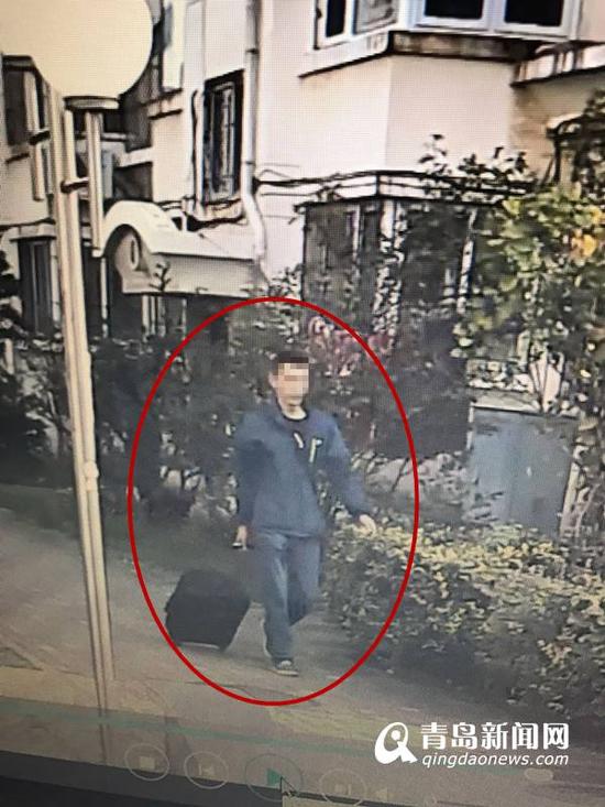 嫌疑人盗窃得手后,离开现场