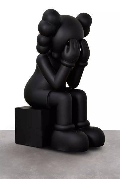 KAWS 《同伴（Passing Through）》