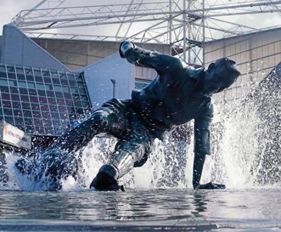 彼得·霍奇金森 《飞溅》(2004)