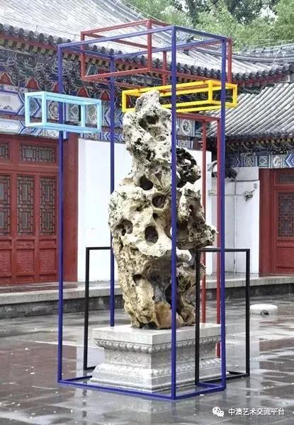 崔岫闻 装置 《灵》 来自网络