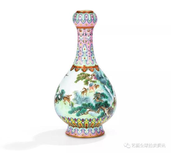 清乾隆 宫粉地洋彩鹤鹿同春如意瓶 (另侧展示)