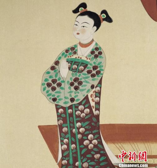 图为莫高窟第114窟中唐时期《少女襦裙纹样》（段文杰临摹）。敦煌研究院供图