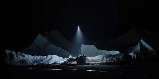 瑞士艺术家Julian Charrière为莱珀妮指导了一部电影，展示了全球的冰冻景观。图片：致谢莱珀妮