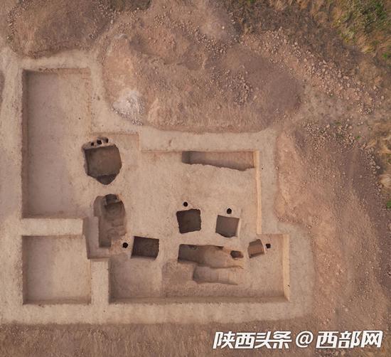 千阳发现西汉组合式陶窑，出土陶器、钱币等多件文物。