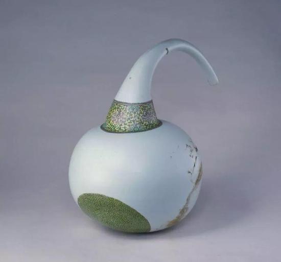  清康熙 素三彩茄式壶现藏于故宫博物院