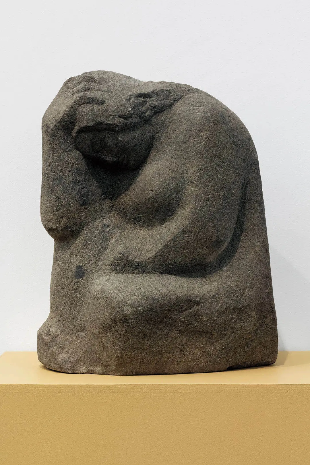 刘焕章，《又添新愁》，1989，砂石，46×34×28cm