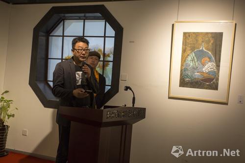 中国少数民族文物保护协会艺术研究院院长庞龙为画展致辞