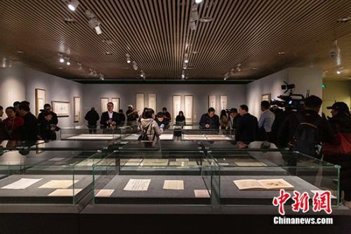 “高山仰止—张伯驹潘素伉俪艺术文献展”现场。展方供图