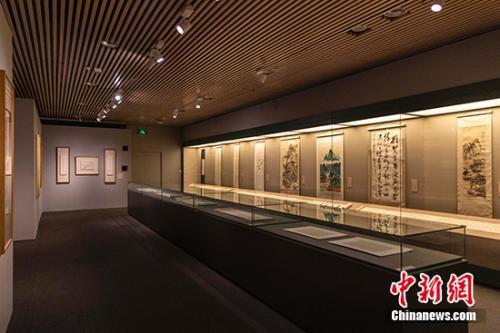 “高山仰止—张伯驹潘素伉俪艺术文献展”现场。展方供图