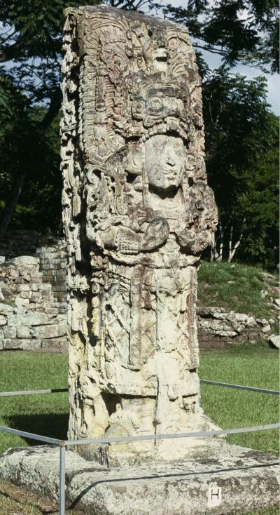 H号纪念碑上的科潘十三王（图片来自维基百科）