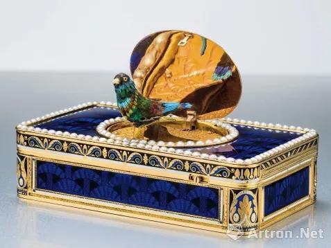 FRÈRE SROCHAT 黄金镶珍珠及珐琅唱歌小鸟及八音盒，FRÈRES ROCHAT，年份约1820 成交价：214.76万港币