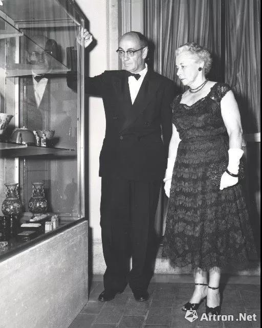 Philip Taber 伉俪在1955年到访费布克美术馆,参观其家族珍藏 相片由Robert Merwin McCormack摄 相片版权由费布克美术馆拥有