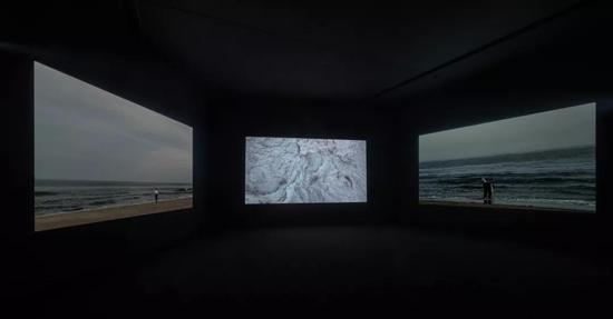《伐冰渡海》红砖美术馆展出现场 胡晓媛 2012 3频录像