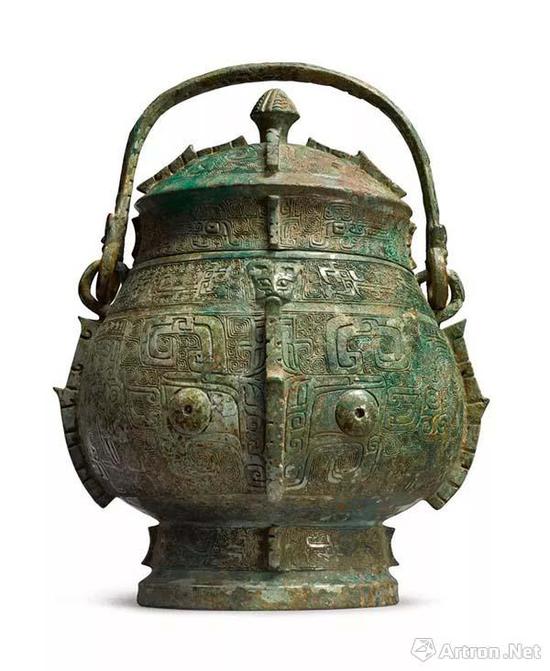 Lot583 商殷墟时期 青铜饕餮纹卣 高度:28.7cm