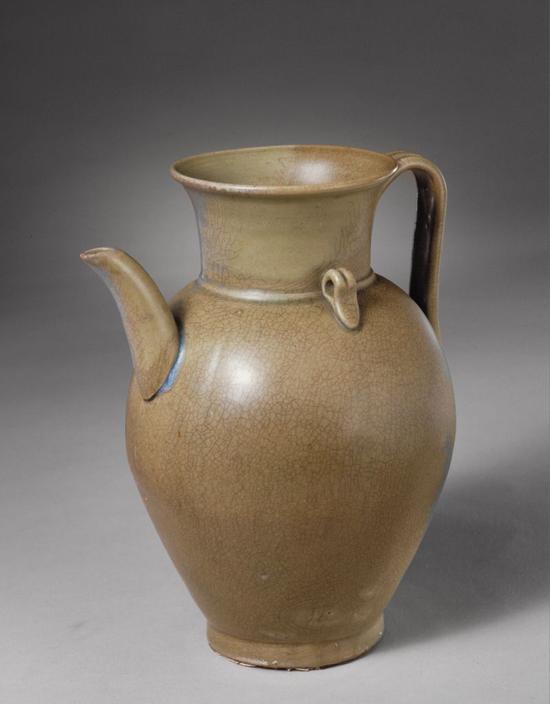 越窑青釉执壶,五代,高19.7cm,口径9.7cm,足径7.6cm。
