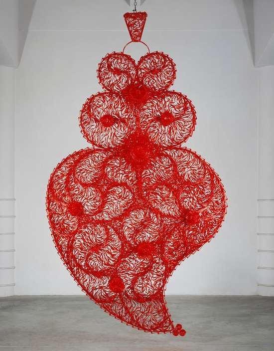 Joana Vasconcelos，《红色独立心脏》，2005 ，木星艺术展出