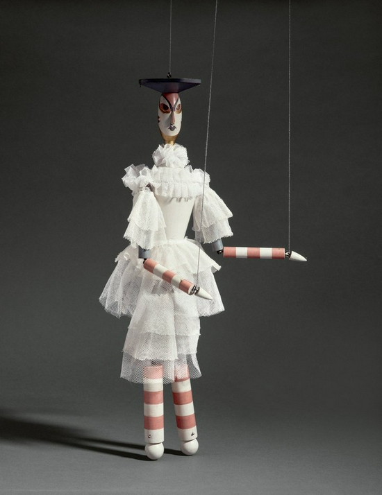  苏菲·陶柏-阿尔普，《Angela（marionette for King Stag）》，1918年